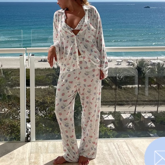 Djerf Avenue Go Slow Summer Berries pajama set - Picture 2 of 15